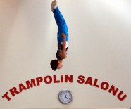 JİMNASTİK SALONU - Kulüplerarası Trampolin Cimnastik Şampiyonası Başladı