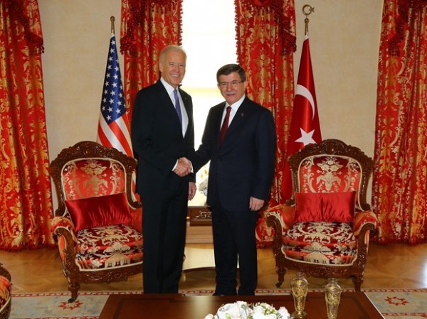 Davutoğlu ve Biden Dolmabahçe'ye geldi