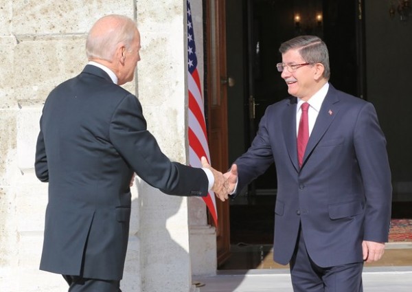 Davutoğlu ve Biden Dolmabahçe'ye geldi