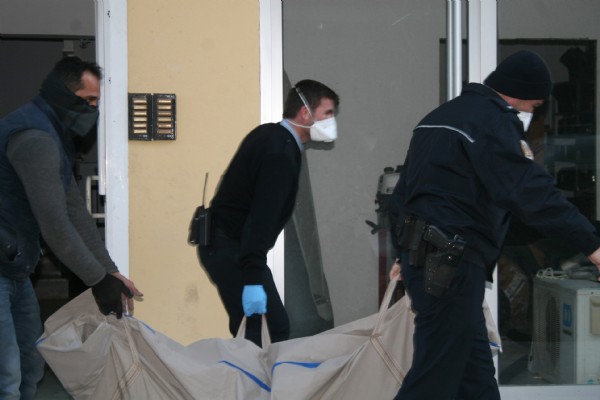 Annesinin cesediyle 1 hafta geçirdi