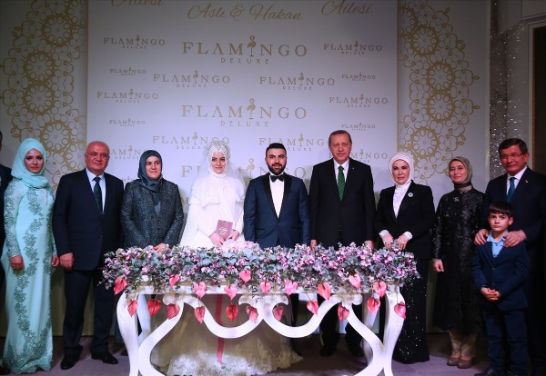 Erdoğan ve Davutoğlu Kayseri'de düğüne katıldı