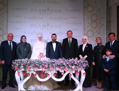 Erdoğan ve Davutoğlu Kayseri'de düğüne katıldı