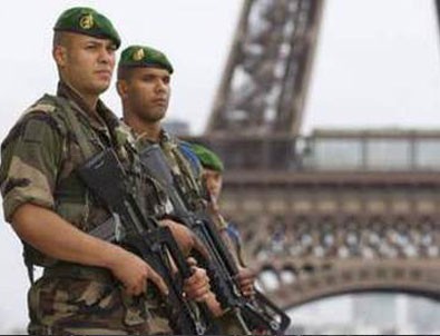 Fransa sıkı yönetimi 3 ay uzattı