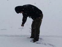 Hüseyin Avni Aker Stadı'nda 15 santimetrelik kar