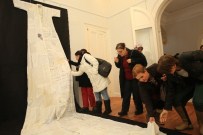 İSLAMIYET - Tılsımlı Gömleklere Bucalı Kadınlardan Yoğun İlgi