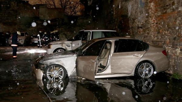 Kumkapı'da 7 araç kundaklandı