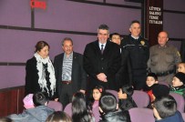 AKŞEHİR BELEDİYESİ - Akşehir'de Başarılı Öğrencilere Sinema Hediyesi