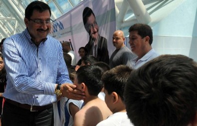 Başkan AK'tan Çocuklara Karne Hediyesi