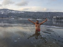 ABANT - Buz Tutmuş Göle Girdi !