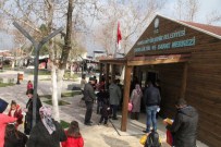 KARNE HEYECANI - Çocukların İlk Karne Heyecanı