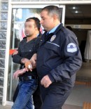 DUMLU - Hırsızlıktan Aranan Şüpheli, Polislere Saldırdı