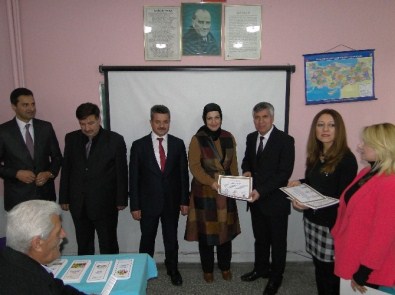 Kadın Çiftçilere Belge Verildi