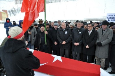 Kamer Genç'in Cenazesi Toprağa Verildi
