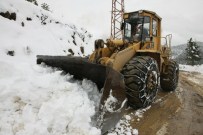 SOĞUK HAVA DEPOSU - Kar Nedeniyle Kapanan Yollar Açılıyor