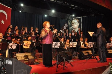 Nazilli'de 'Bir Kış Gecesi' Konseri Gönülleri Titretti