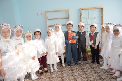 Tosya'da Kur'an-I Kerim Okumaya Geçen Çocuklara Taç Takıldı