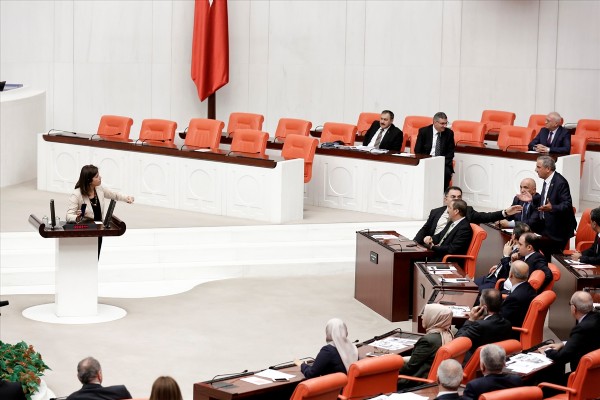 HDP'li Meral Danış Beştaş, Meclis'i karıştırdı