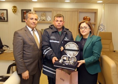 Arızayı Gidermek İçin Eksi 2 Derecede Suya Atlayan Personele Ödül