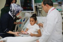 DİYABET HASTASI - Erzurum Bölge Eğitim Ve Araştırma Hastanesinde 8 Yaşındaki Kevser Damlaya Yeniden Doğuş Pastası