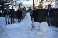 TİMSAH - Polis Memurunun Yaptığı Kardan Heykeller Gerçeğini Aratmıyor