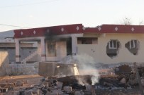 ARAZİ ANLAŞMAZLIĞI - Şanlıurfa'da 20 Evi Yağmalayıp Ateşe Verdiler
