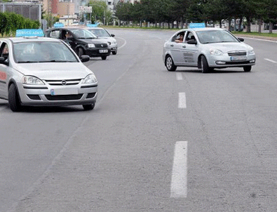 Stajyer sürücüler yollara 'trafik adabı' ile çıkacak