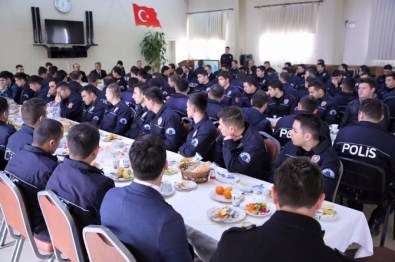 Vali Coş Görevden Dönen Çevik Kuvvet Polisleri İle Yemekte Buluştu