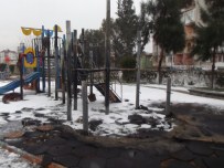 KUŞ CENNETİ - Vicdansızlığın Böylesi Görülmedi, Çocuk Parkını Ateşe Verip Yaktılar
