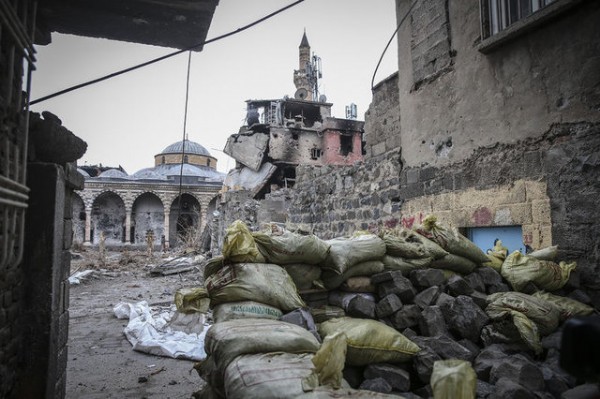 Din düşmanları ibadeti engelliyor