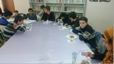 Başarılı Öğrencilere Hediye Verildi