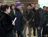 DOLAR VE EURO - Döviz politikasını protesto eden Ruslar banka bastı