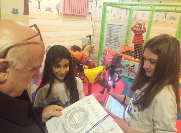 Bakan Avcı'dan ödev yapan öğrencilere suçüstü