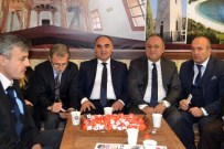 TAHSİN BABAŞ - Başkan Babaş, Sarımsaktan Yapılan Pastırmayı Keserek Vatandaşlara İkram Etti