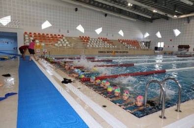 Denizli'de 1 Yılda 12 Bin Kişi Yüzme Öğrendi