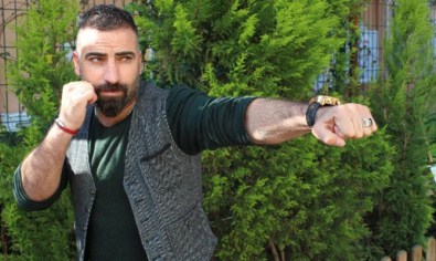 Dolandırıcılar Dünya Kick Boks Şampiyonuna Denk Geldi!