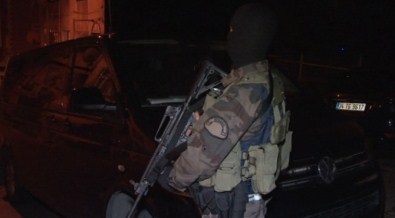 İstanbul'da 25 Adrese Şafak Operasyonu