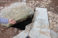 BELEDİYE MEZARLIĞI - Mezarlıkta Bulunan Ağzı Açık Su Kuyusu Korkuttu