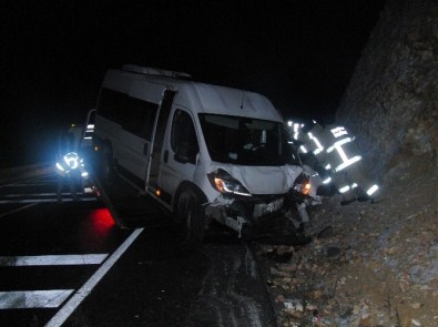 Mülteci Minibüsü Kaza Yaptı Açıklaması 5 Yaralı