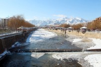 Oltu Çayı Buz Akmaya Başladı