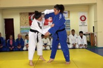 İşitme Engelli 42 Yaşındaki Kadın Judocu Başarıdan Başarıya Koşuyor