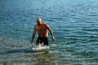 BITEZ - Türkiye donarken Bodrum'da denize giriliyor