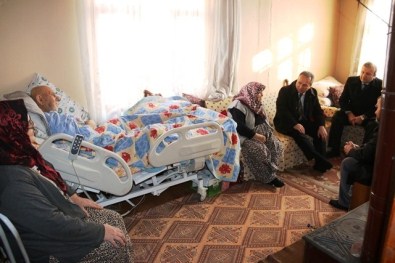 Vali Ali Fidan İhtiyaç Sahiplerini Evinde Ziyaret Etti