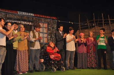 Yürek Takımı Yeni Oyunla Sahnede