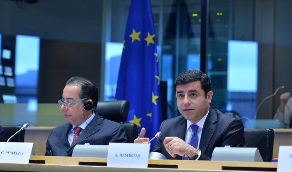 Demirtaş Türkiye'yi şikayet etmeye devam ediyor