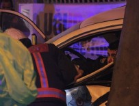 Lüks araç polis aracına çarptı: 1 polis öldü