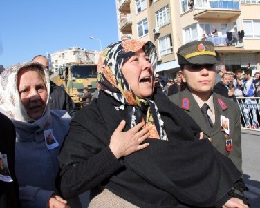 Binler Şehit Yüzbaşı Yiğitcan Çiğa'yı uğurladı