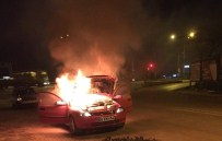 Seyir Halindeki Otomobil Yandı