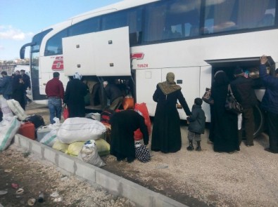 Sınırdaki Suriyeli Aileler, Yayladağı'na Getiriliyor