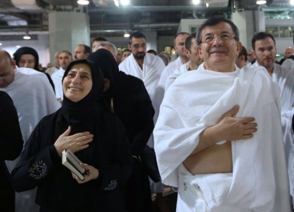 Başbakan Ahmet Davutoğlu umre yaptı