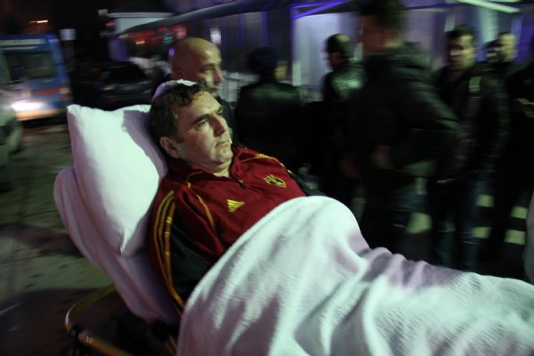 Polise çekiçli saldırı: 5 polis yaralı